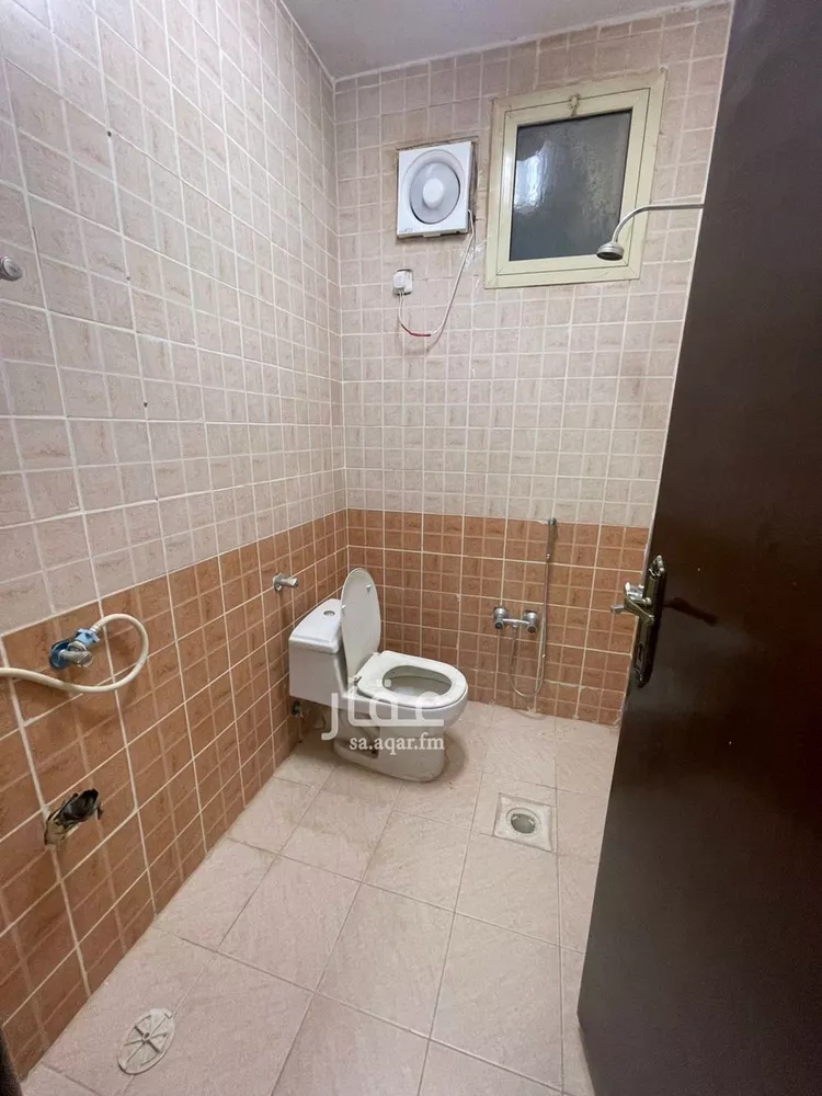 عمارة للإيجار في شارع عنيزة, حي النخيل, مدينة بريدة, منطقة القصيم صورة 2