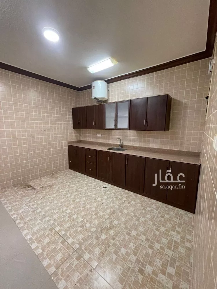 عمارة للإيجار في شارع عنيزة, حي النخيل, مدينة بريدة, منطقة القصيم صورة 4
