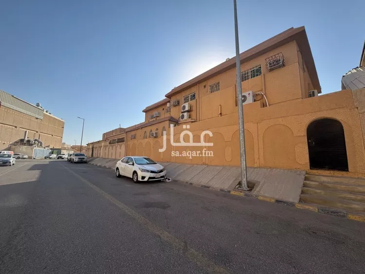 فيلا للبيع في شارع محمد بن باز, حي الإسكان, مدينة بريده, منطقة القصيم