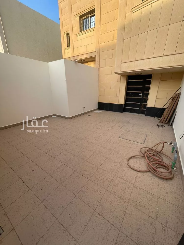 فيلا للبيع في شارع علي القرشي, حي النهضة, مدينة بريدة, منطقة القصيم صورة 2