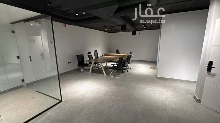 مكتب تجاري للإيجار في شارع طريق الامير محمد بن سعد بن عبد العزيز, حي الملقا, مدينة الرياض, منطقة الرياض 1 صورة