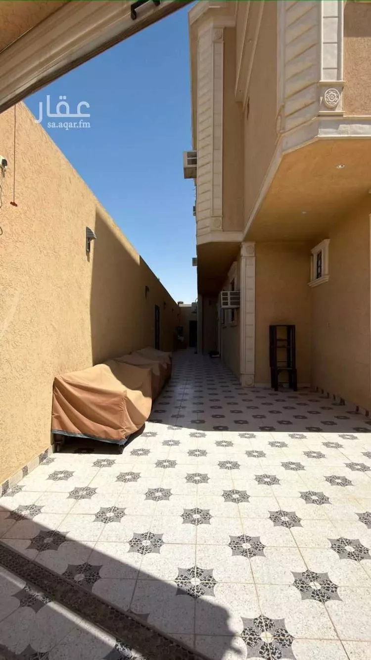 فيلا للبيع في شارع المحضر, حي المعيزيلة, مدينة الرياض, منطقة الرياض 11