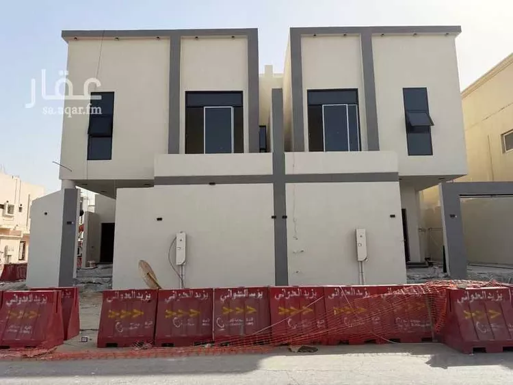 فيلا للبيع في شارع عازب بن الحارث, حي أحد, مدينة الدمام, المنطقة الشرقية صورة 2