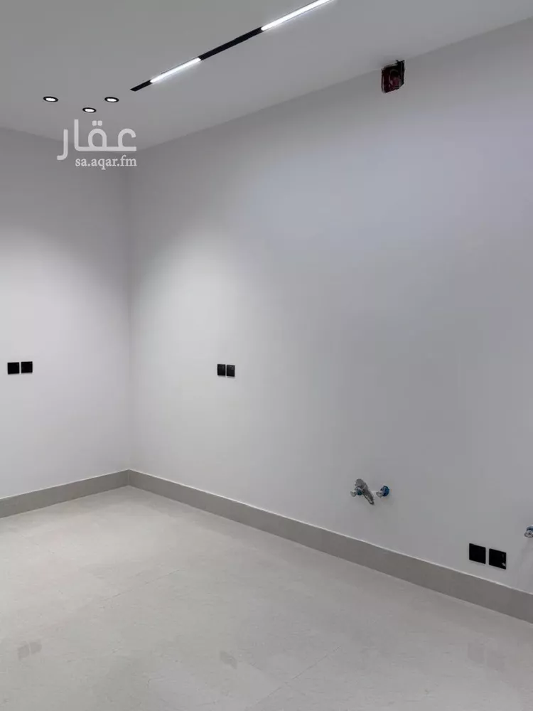 فيلا للبيع في شارع أنس الكناني, حي المهدية, مدينة الرياض, منطقة الرياض 15