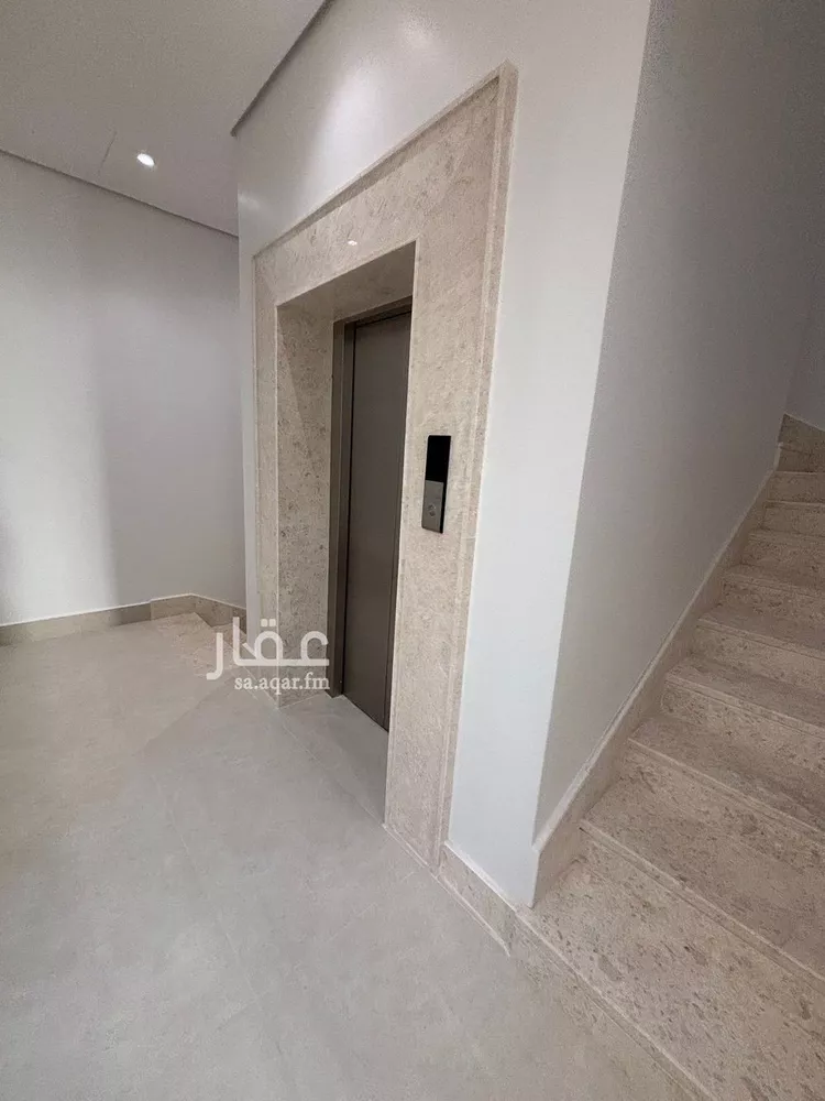 فيلا للبيع في شارع محمد بن أبي بكر القيم, حي المهدية, مدينة الرياض, منطقة الرياض صورة 2