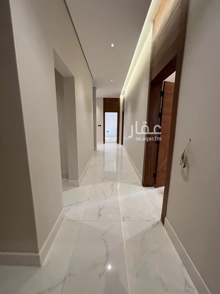 فيلا للبيع في شارع محمد بن عيسى العدني, حي المهدية, مدينة الرياض, منطقة الرياض صورة 4