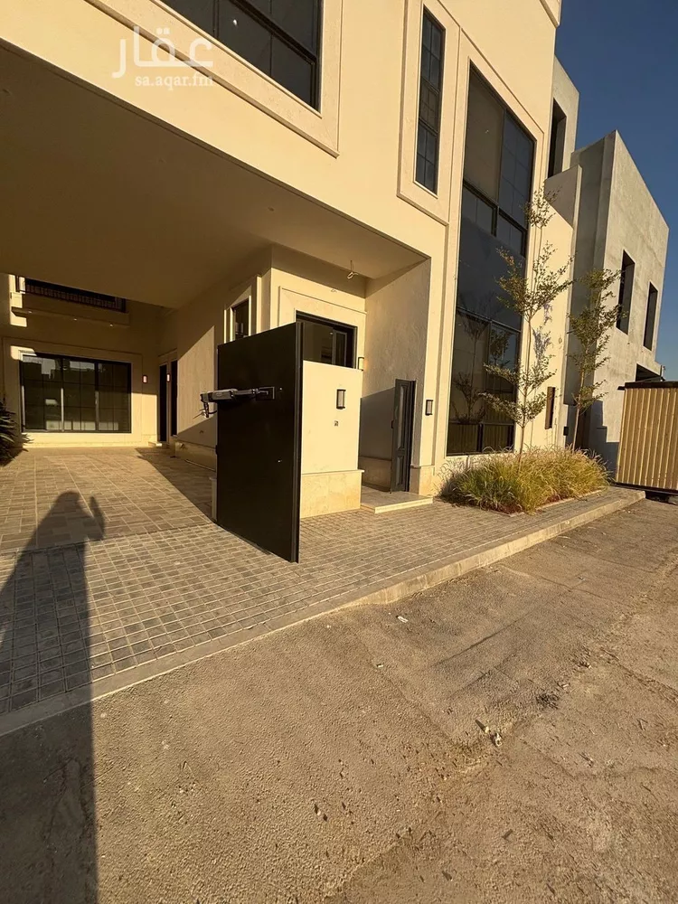 فيلا للبيع في شارع السيل الكبير, حي المهدية, مدينة الرياض, منطقة الرياض صورة 2