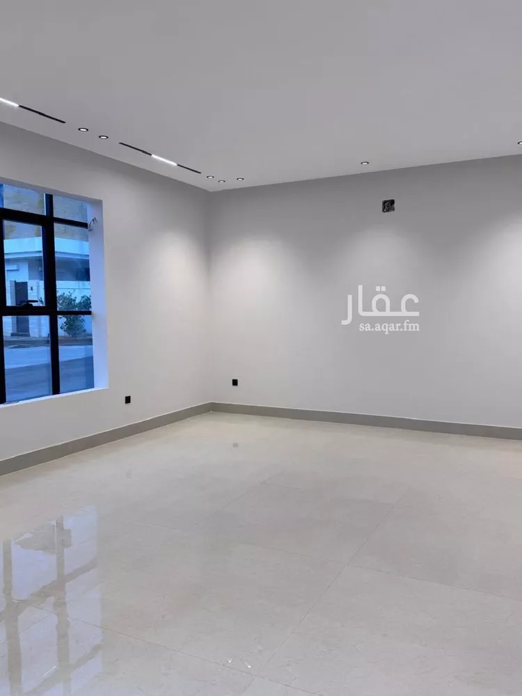 فيلا للبيع في شارع أنس الكناني, حي المهدية, مدينة الرياض, منطقة الرياض صورة 2