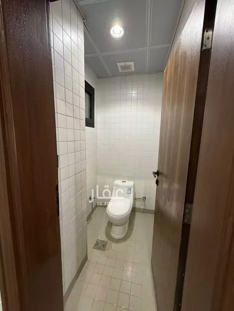 مكتب تجاري للإيجار في شارع نصر بن سيار, حي الوزارات, مدينة الرياض, منطقة الرياض صورة 2