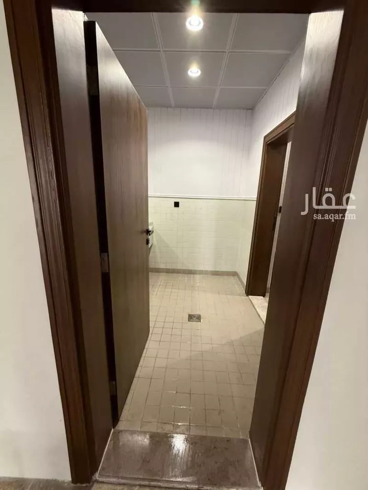 مكتب تجاري للإيجار في شارع نصر بن سيار, حي الوزارات, مدينة الرياض, منطقة الرياض 12