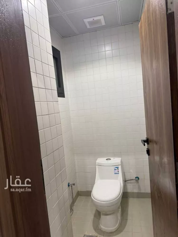 مكتب تجاري للإيجار في شارع نصر بن سيار, حي الوزارات, مدينة الرياض, منطقة الرياض 15