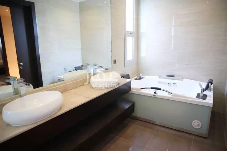 فيلا للإيجار في شارع حفص بن غياث, حي المعذر الشمالي, مدينة الرياض, منطقة الرياض صورة 3