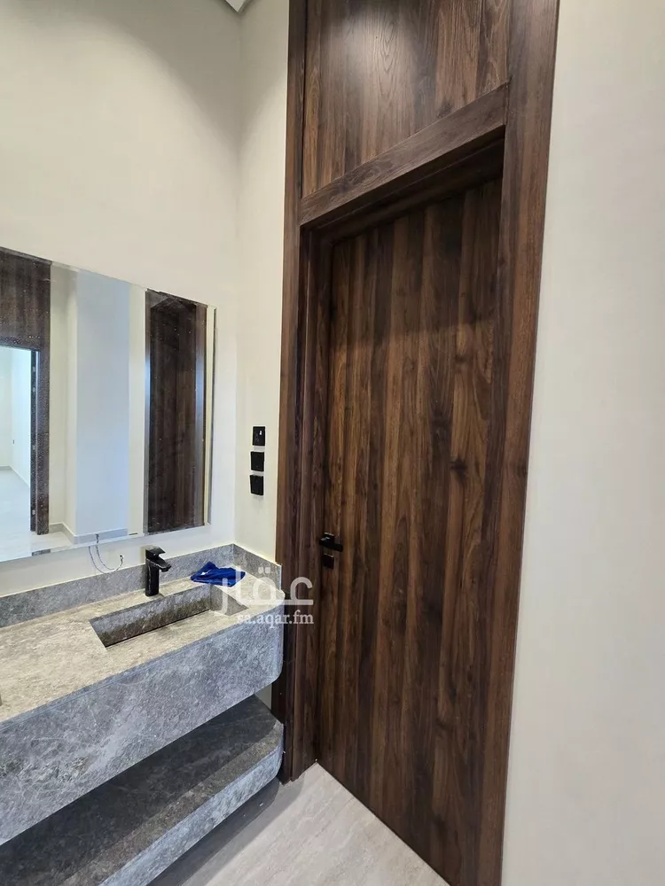 Floor for Sale in Riyadh Al Maizilah 6