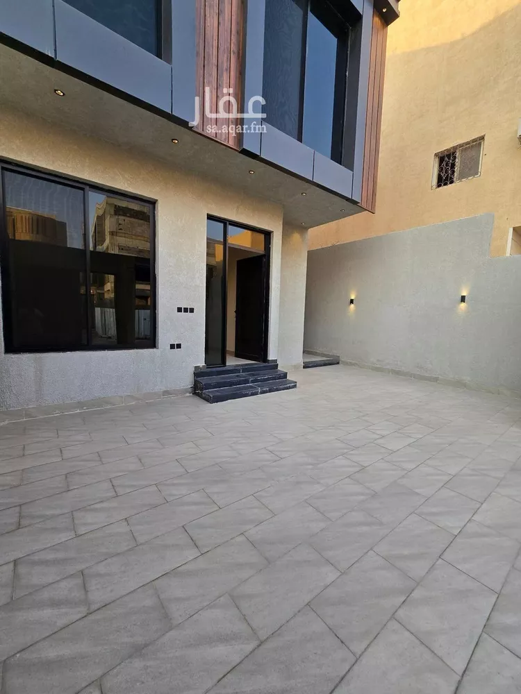 Floor for Sale in Riyadh Al Yarmouk 10