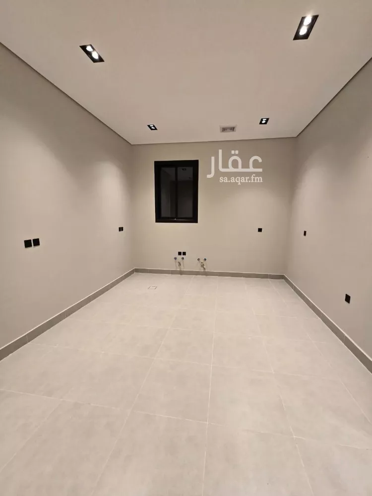 Floor for Sale in Riyadh Al Yarmouk 10