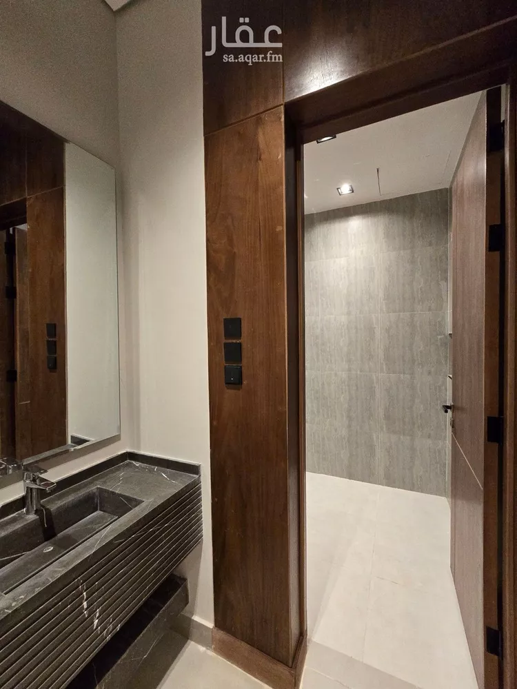Floor for Sale in Riyadh Al Yarmouk 12