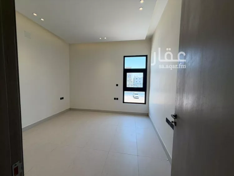 Floor for Sale in Riyadh Al Yarmouk 10