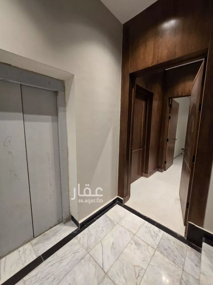 Floor for Sale in Riyadh Al Yarmouk 10