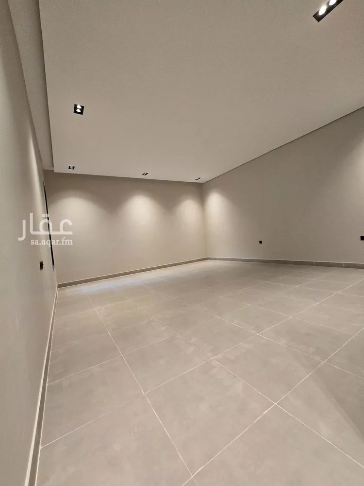 Floor for Sale in Riyadh Al Yarmouk 6