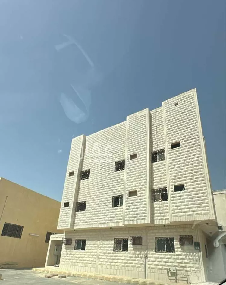 عمارة للبيع في شارع وادي جيزان, حي العزيزية, مدينة الرياض, منطقة الرياض صورة 2