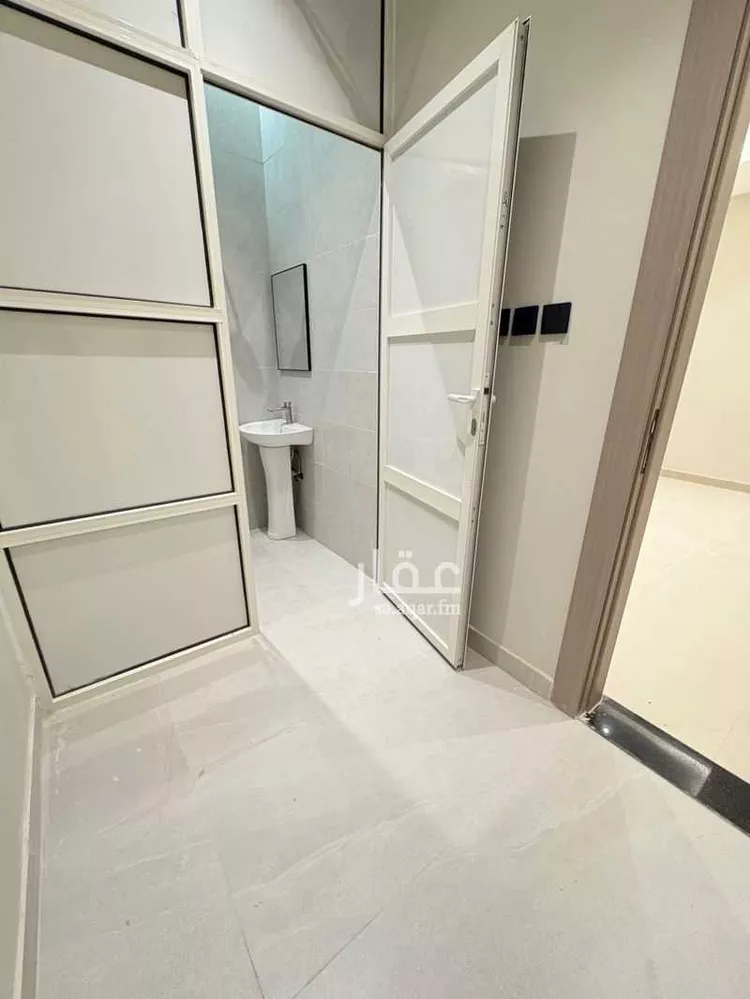 Floor for Sale in Riyadh Ar Rimal 16