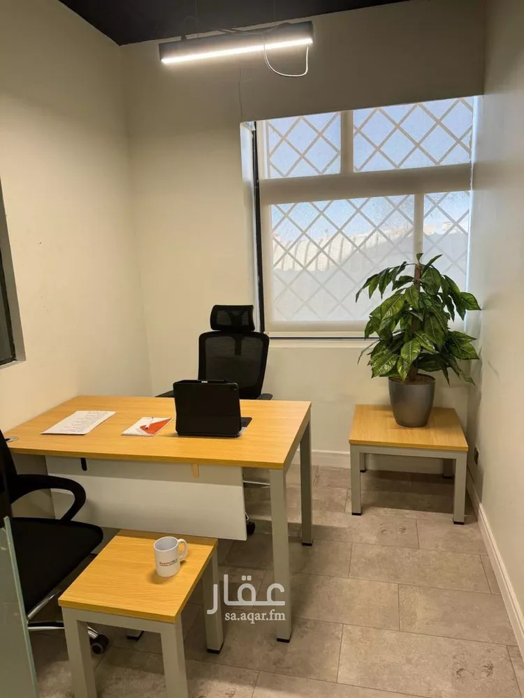 مكتب تجاري للإيجار في شارع ابن كثير, حي الملك عبدالعزيز, مدينة الرياض, منطقة الرياض صورة 3