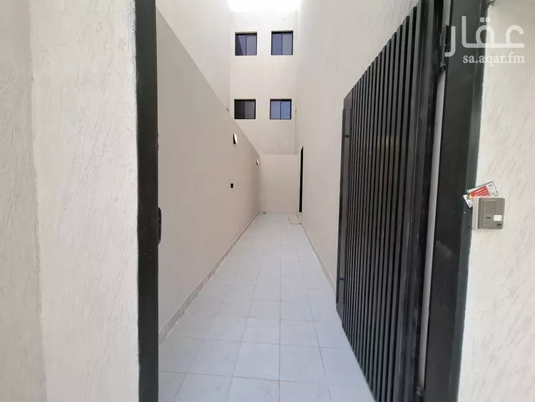 دور للبيع في شارع ديراب, حي عكاظ, مدينة الرياض, منطقة الرياض صورة 5