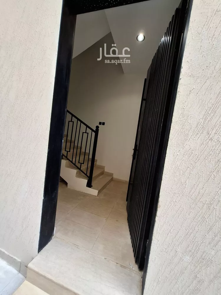 دور للبيع في شارع ديراب, حي عكاظ, مدينة الرياض, منطقة الرياض صورة 3