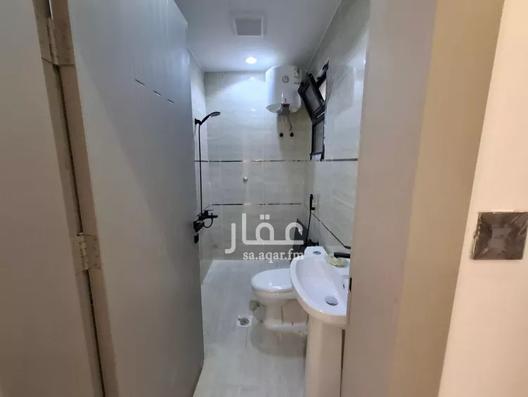 دور للبيع في شارع حسين بن حمد, حي طيبة, مدينة الرياض, منطقة الرياض 8