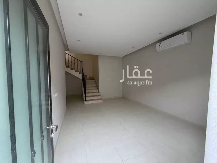 فيلا للإيجار في شارع عبدالله ابن عمرو, حي الصفاء, مدينة الدمام, المنطقة الشرقية صورة 3