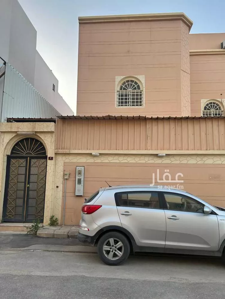فيلا للبيع في شارع الملقا, حي الخالدية, مدينة الدرعية, منطقة الرياض صورة 2