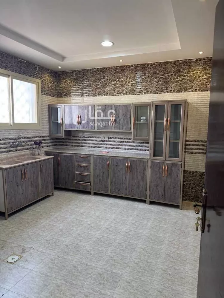 شقة للإيجار في شارع عبدالعزيز العبدالله السليم ، حي الملك خالد ، عنيزة ، عنيزة