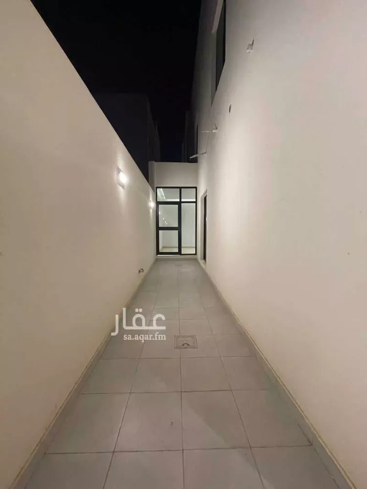 دور للبيع في شارع حامد عبدالحفيظ, حي عكاظ, مدينة الرياض, منطقة الرياض صورة 3