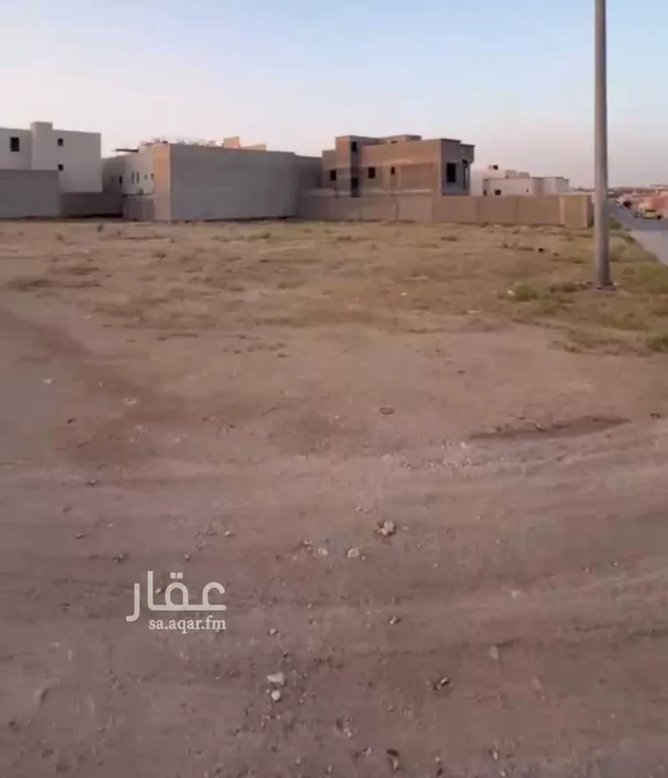 أرض للبيع في شارع الشيخ عبدالرحمن عثمان القاضي ، حي الخالدية ، عنيزة ، عنيزة