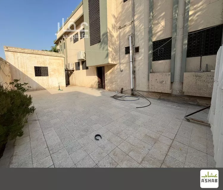 فيلا للبيع في شارع حسان ابن ثابت, حي الجنوب, مدينة بريده, منطقة القصيم صورة 2