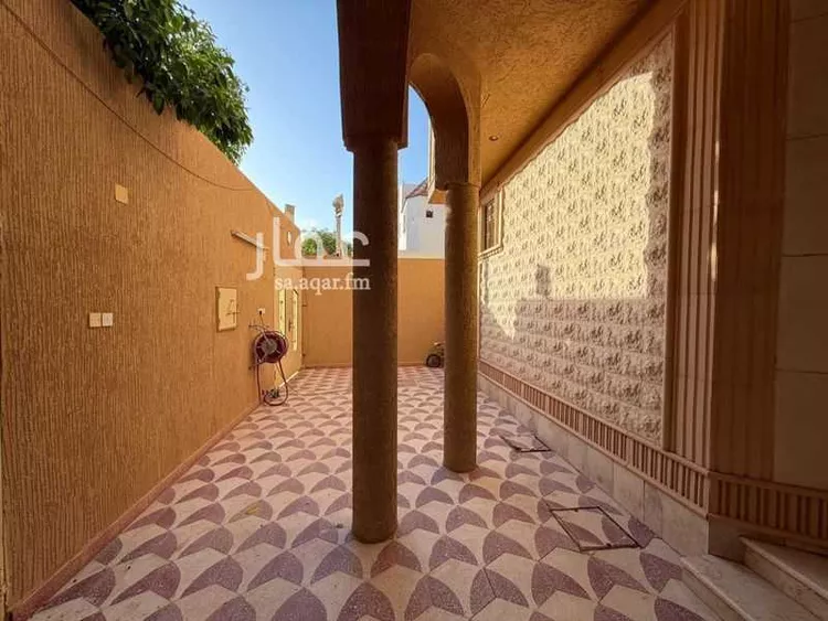 فيلا للبيع في شارع عبدالرحمن ابن عامر, حي الإسكان, مدينة بريدة, منطقة القصيم صورة 3