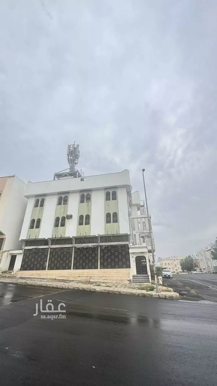 عمارة للبيع في شارع نعمان بن خلف, حي العزيزية, مدينة خميس مشيط, منطقة عسير صورة 2