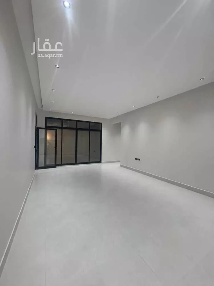 Floor for Sale in Riyadh Al Khaleej 11