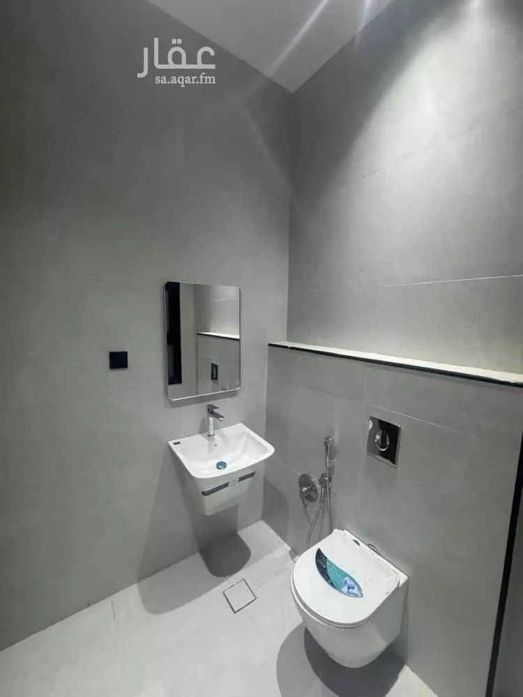 Floor for Sale in Riyadh Al Khaleej 9