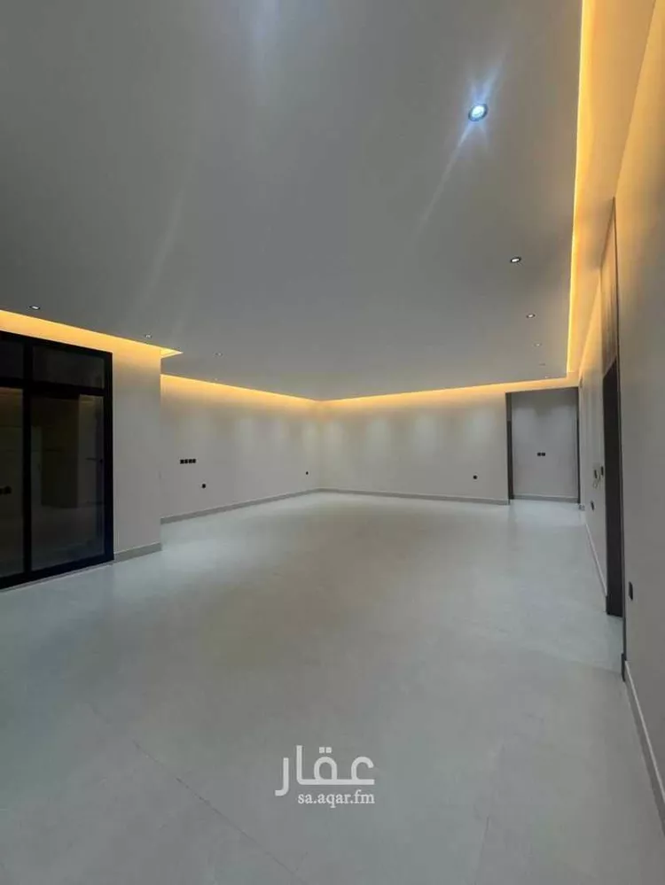 Floor for Sale in Riyadh Al Khaleej 7