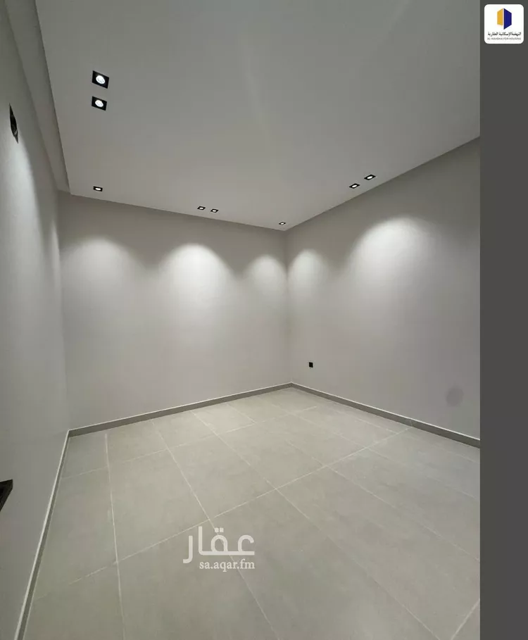 دور للبيع في شارع أحمد بن محمد العيالي, حي عكاظ, مدينة الرياض, منطقة الرياض صورة 2