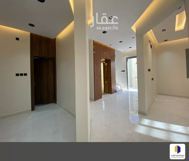 فيلا للبيع في شارع عائذ ابن عمرو ابن هلال المزني, حي المعارض, مدينة خميس مشيط, منطقة عسير صورة 3