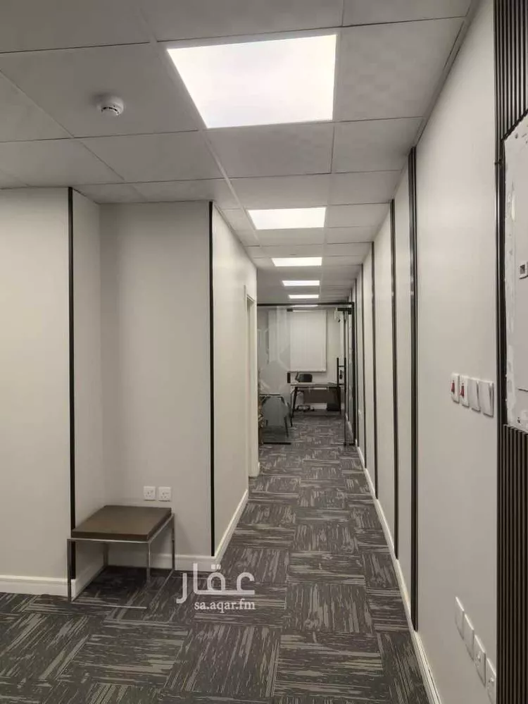 مكتب تجاري للإيجار في شارع طريق عثمان بن عفان الفرعي, حي الإزدهار, مدينة الرياض, منطقة الرياض صورة 4