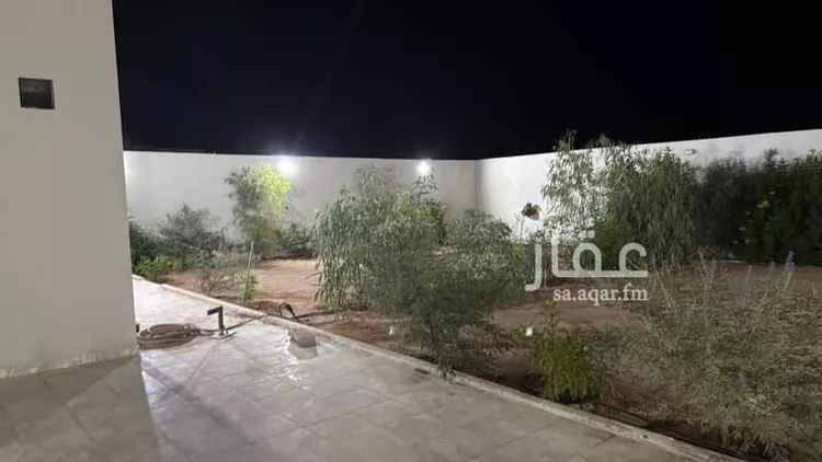 استراحة للبيع في شارع السودة, حي القدس الشرقي, مدينة عرعر, منطقة الحدود الشماليه