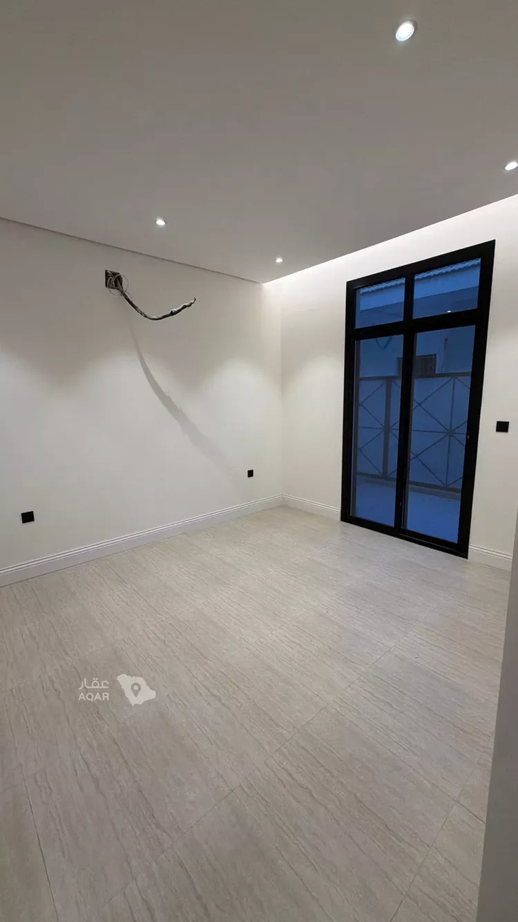 Floor for Sale in Riyadh Al Olaya 11