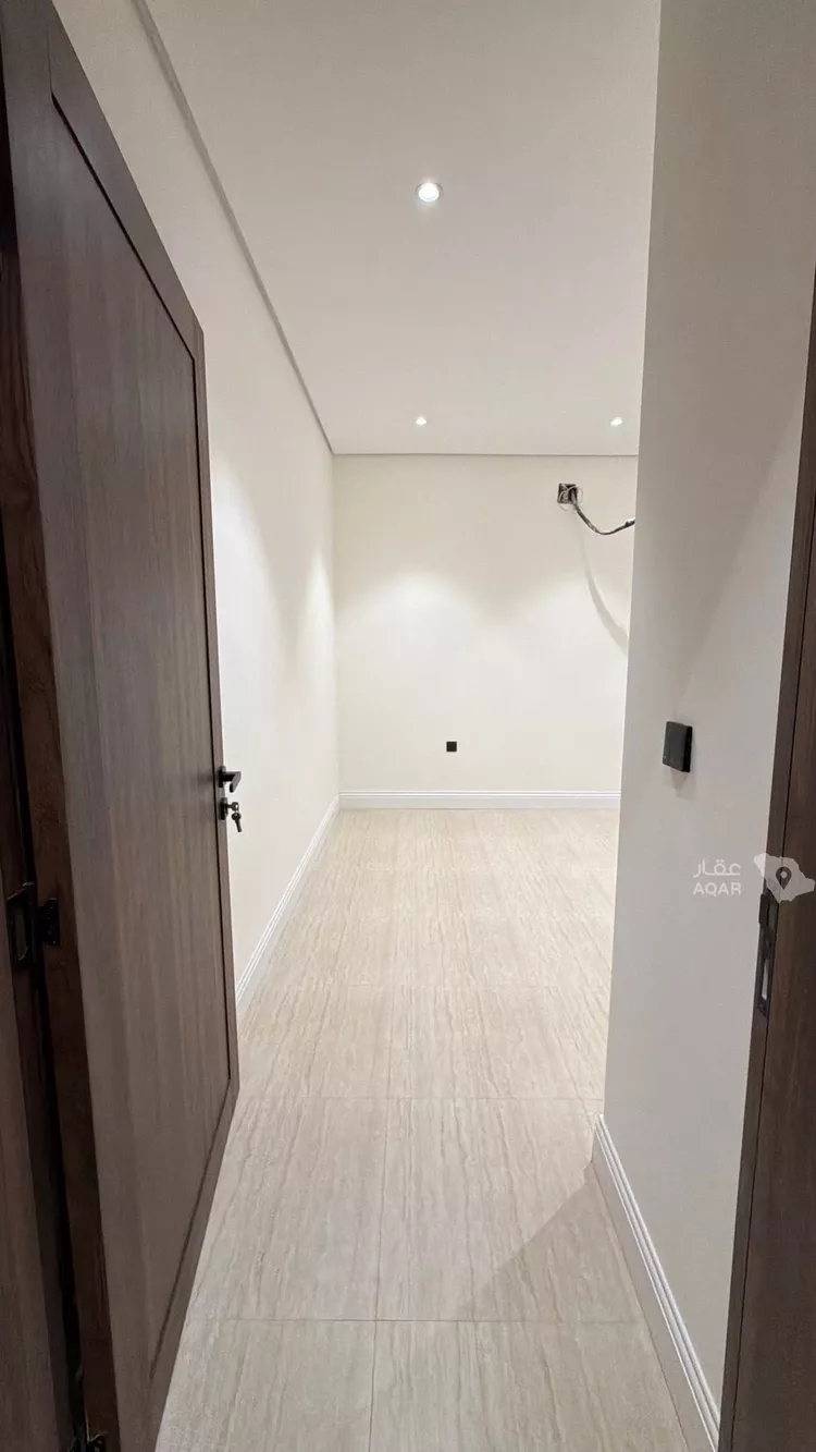 Floor for Sale in Riyadh Al Olaya 10