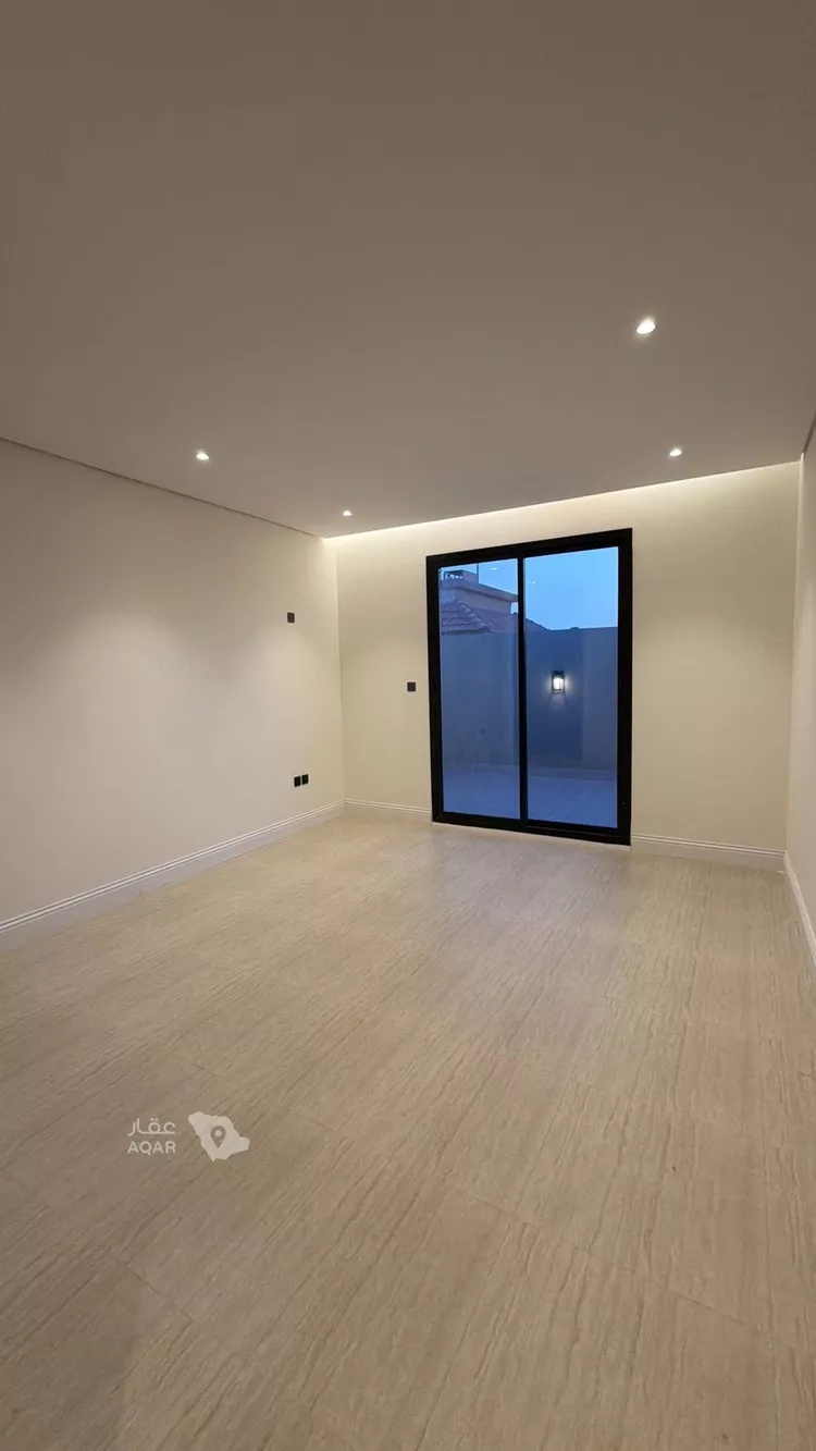 Floor for Sale in Riyadh Al Olaya 7