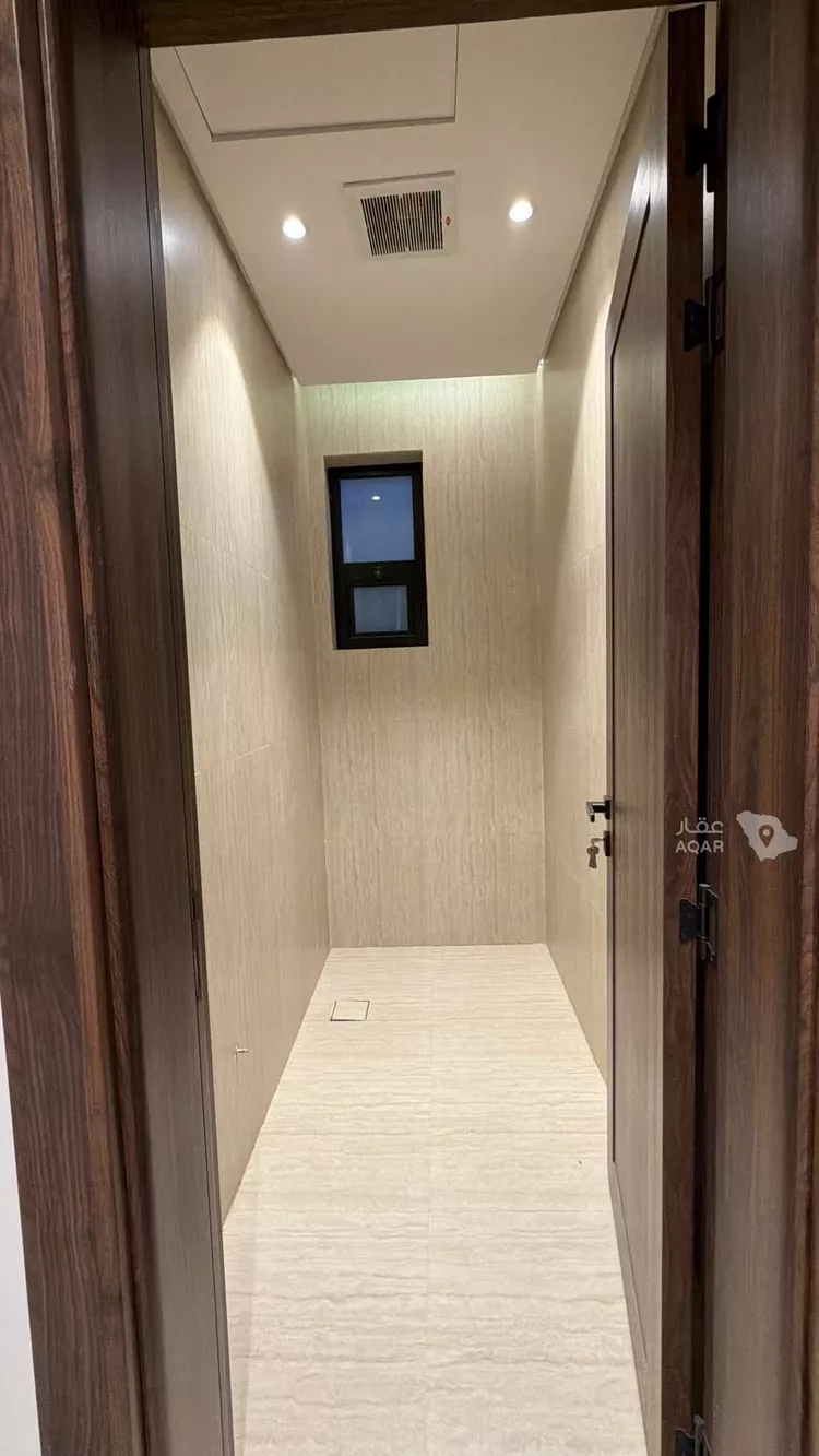 Floor for Sale in Riyadh Al Olaya 13