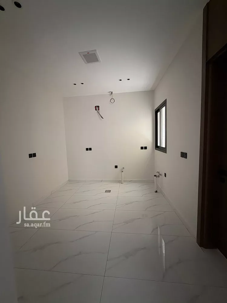 Floor for Sale in Riyadh Al Janadriyah 6