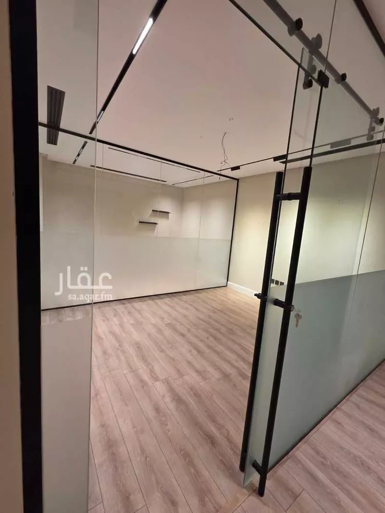 مكتب تجاري للإيجار في شارع طريق الامير محمد بن سعد بن عبد العزيز, حي الملقا, مدينة الرياض, منطقة الرياض صورة 3